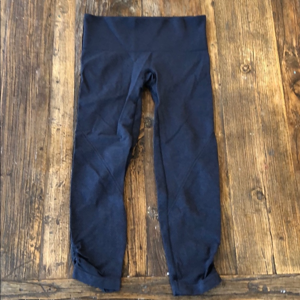 Lululemon in the flow crop